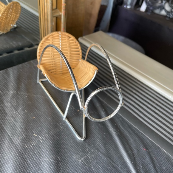 Fine Wicker Wine Bottle Pourer/Holder - Picture 5 of 6